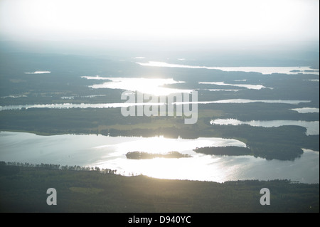 Seen in Waldlandschaft, Värmland, Schweden. Stockfoto