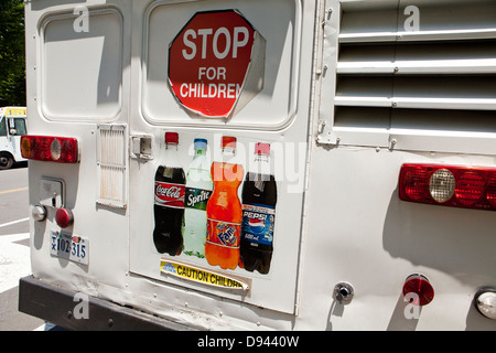 Stop für Kinder Zeichen und Limonade Anzeige auf Kreditor Imbisswagen - USA Stockfoto