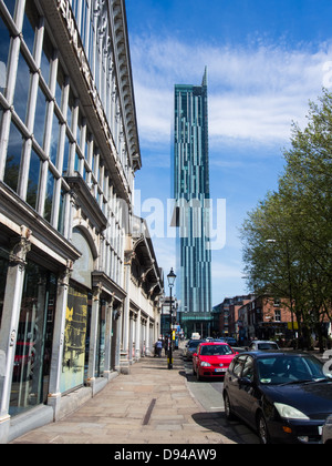 Liverpool Road in Manchester mit Blick auf Beetham Tower Stockfoto