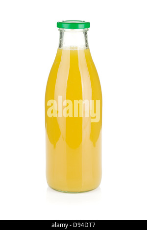 Glasflasche Ananassaft. Isoliert auf weiss Stockfoto