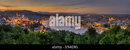 Panoramablick in Budapest vom Gellertberg (Zitadelle) Stockfoto