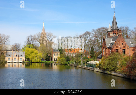 Friedliche Aussicht auf Minnewater im Frühjahr Zeit Brügge, Belgien. Stockfoto