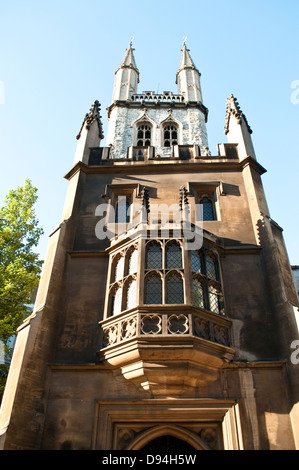 Die Kirche des Heiligen Grabes bekannt als St. Sepulchre ohne Newgate auf Holborn Viaduct, London, UK Stockfoto