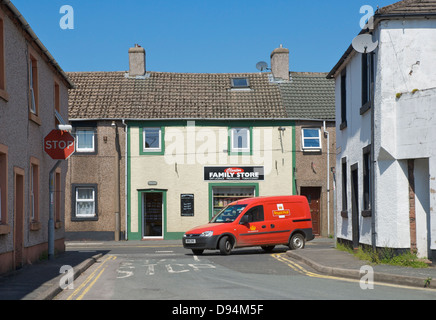 Royal Mail van im Dorf Cleator, West Cumbria, England UK Stockfoto