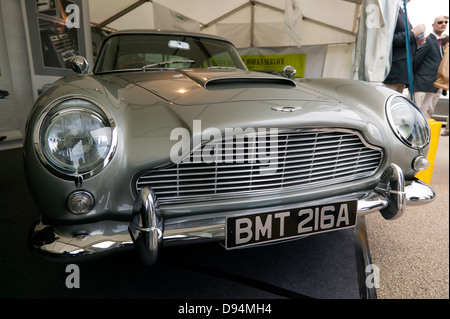 Vorderansicht von der klassischen Aston Martin DB5, von Daniel Craig, in dem Bond-Film "Skyfall" getrieben wurde. Stockfoto