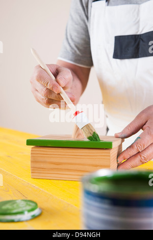 Holz-Projekt im Studio Bild Mann Stockfoto