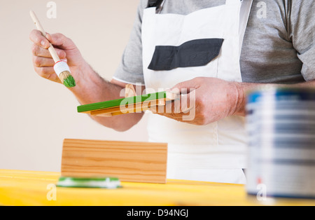 Holz-Projekt im Studio Bild Mann Stockfoto