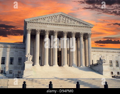 Das United States Supreme Court Gebäude mit Sonnenaufgang Himmel. Stockfoto
