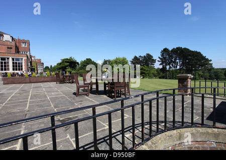 Rückseite des Selsdon Park Hotel und Golfclub, Croydon, Surrey. Stockfoto