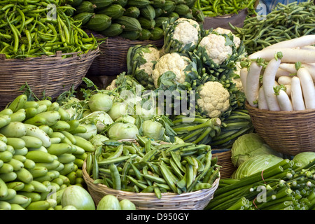 Asien, Indien, Karnataka, Belur, Gemüse auf dem Markt Stockfoto