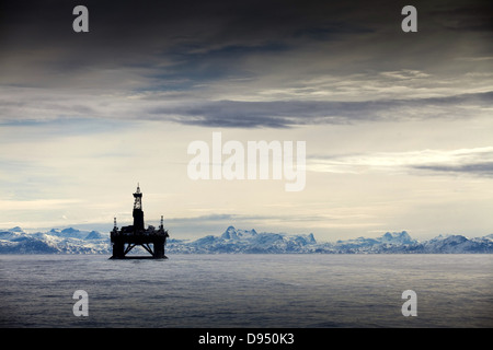 Die Aufschlussbohrung rig Leiv Eiriksson vor der Küste Grönlands in der Davis-Straße zwischen Grönland und Kanada. Stockfoto