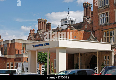 Vorderseite des Selsdon Park Hotel und Golfclub, Croydon, Surrey Stockfoto