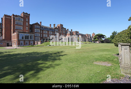 Rückseite des Selsdon Park Hotel und Golfclub, Croydon, Surrey. Stockfoto