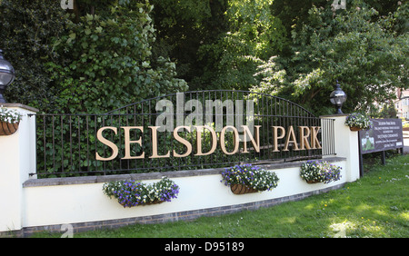 Eingang zum Selsdon Park Hotel and Golf Club. Croydon, Surrey Stockfoto