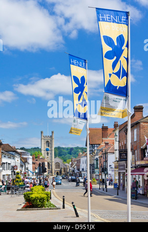Henley-on-Thames Shops Cafés und Unternehmen in der Market Place Hart Street Henley-on-Thames Oxfordshire England GB EU Europa Stockfoto