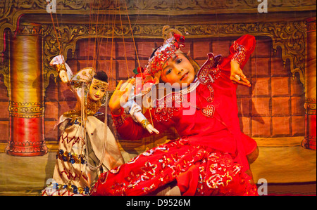 PUPPENSPIEL ist eine uralte Kunst, die das MANDALAY-Marionetten-THEATER lebendig - zu halten, MANDALAY, MYANMAR Stockfoto