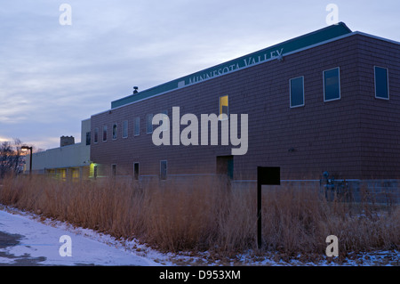 Nationalen Wildlife Zuflucht Besucher Center von Minnesota Tal lange Wiese See Einheit im Morgengrauen in Bloomington, Minnesota Stockfoto