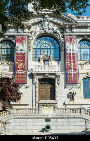 Mahan Halle zeigt Banner für den Krieg von 1812 Ausstellung, United States Naval Academy, Annaplois, Maryland, USA Stockfoto