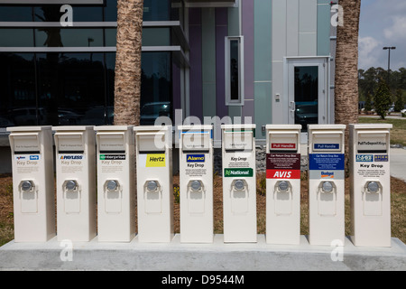 Autovermietung Express Return Schlüsselkästen bei am internationalen Flughafen Myrtle Beach, SC Stockfoto