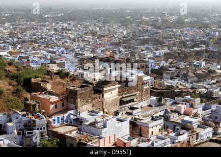 Panoramablick über blaue Häuser der Stadt Bundi von oben, Rajasthan, Indien Stockfoto