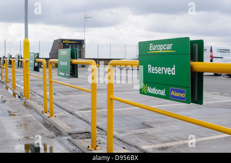 Europcar, National Car Rental und Alamo Parkplatz zahlt an einem Flughafen Stockfoto