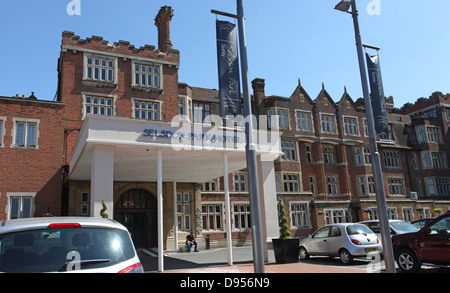 Vorderseite des Selsdon Park Hotel und Golfclub, Croydon, Surrey Stockfoto