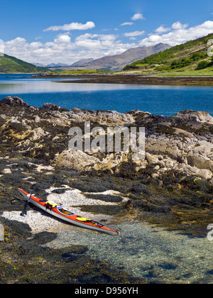 Loch Sunart, Schottland mit dem Kajak am Strand Stockfoto