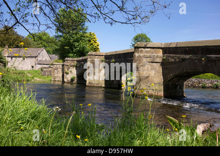 Holme-Brücke eine Lastesel Brücke im Jahre 1664 auf dem Fluss Wye in Bakewell, Derbyshire, England, Vereinigtes Königreich Stockfoto