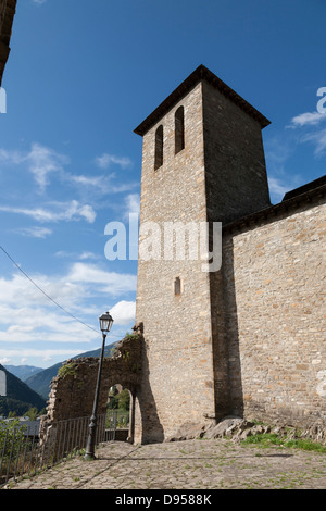 Glockenturm der Pfarrkirche Kirche Torla - Huesca, Aragon, Spanien Stockfoto