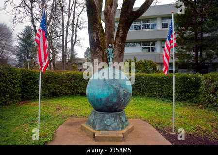 OR01074-00... OREGON - Kriegerdenkmal des Oregon State Capitol in Salem. Stockfoto