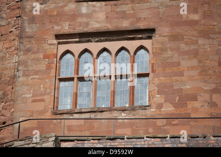 Tamworth Castle mit verbleitem gewölbte Fensterdetails. Stockfoto