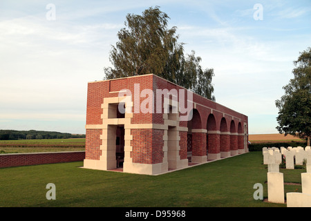 Memorial Kolonnade in der CWGC Heilly Station Friedhof, Mericourt-l'Abbe, Nord-östlich von Amiens, Somme, Frankreich. Stockfoto