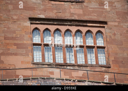 Tamworth Castle mit verbleitem gewölbte Fensterdetails. Stockfoto