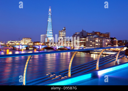 Die Scherbe in der Abenddämmerung von der Millennium Bridge-London-UK Stockfoto