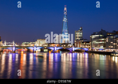 Die Scherbe in der Abenddämmerung von der Millennium Bridge-London-UK Stockfoto