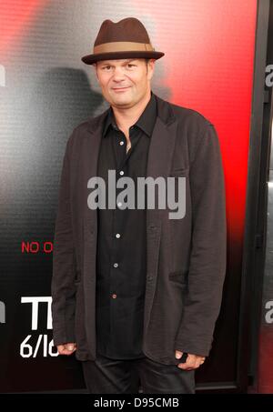 Los Angeles, CA. 11. Juni 2013. Chris Bauer im Ankunftsbereich für TRUE BLOOD Saison-Premiere, Cinerama Dome at The Arclight Hollywood, Los Angeles, CA 11. Juni 2013. Bildnachweis: Emiley Schweich/Everett Collection/Alamy Live-Nachrichten Stockfoto