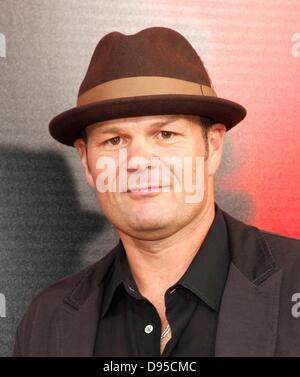 Los Angeles, CA. 11. Juni 2013. Chris Bauer im Ankunftsbereich für TRUE BLOOD Saison-Premiere, Cinerama Dome at The Arclight Hollywood, Los Angeles, CA 11. Juni 2013. Bildnachweis: Emiley Schweich/Everett Collection/Alamy Live-Nachrichten Stockfoto