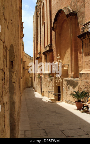 Ruhigen menschenleeren Straße in Mdina Malta Stockfoto