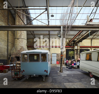 Camp und Ofen, Liverpool, Vereinigtes Königreich. Architekt: FWMA + & lächelnd Wolf, 2012. Lager für Veranstaltung eingerichtet. Stockfoto