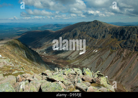 Creag ein Leth-Kalkstein, der Lurcher die Felsen und die Lairige Ghru von Sron Na Lairige, Cairngorm National Park Stockfoto