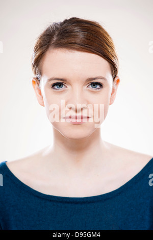 Kopf und Schultern Porträt des Mädchens im Studio Stockfoto