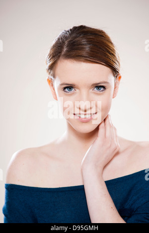 Kopf und Schultern Porträt des Mädchens im Studio Stockfoto