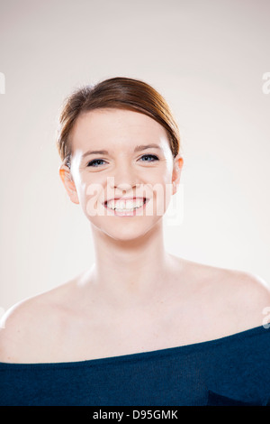 Kopf und Schultern Porträt des Mädchens im Studio Stockfoto