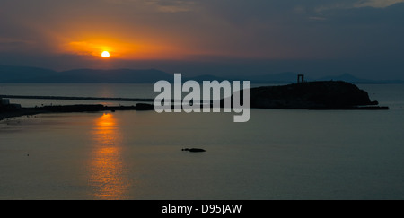Portara Tor bei Sonnenuntergang, Naxos, Griechenland Stockfoto