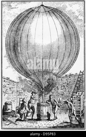 Robert Brüder helfen JAC Charles (1746-1823) Ballon mit Wasserstoff durch Abdecken Barrel an Feilspänen mit Schwefelsäure hergestellt, um sich zu entfalten. Am 1. Dezember 1783 Charles und einer der Brüder Erstbesteigung in Wasserstoff Ballon. Nach einem zeitgenössischen Kupferstich. Stockfoto