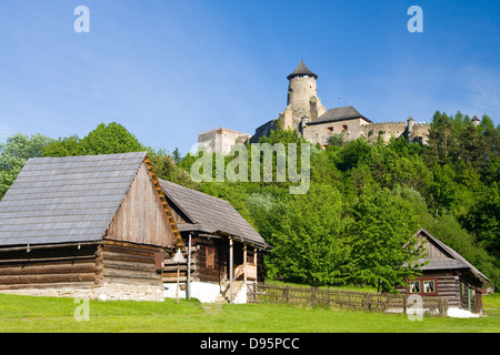 Stara Lubovna Castle und folk Museum unter freiem Himmel, Slowakei Stockfoto