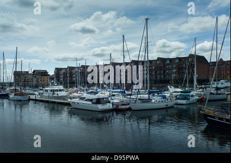 Yachten, Boote, Wasserfahrzeuge und Schiffe in Liverpool Marina, South Ferry Quay. Stockfoto