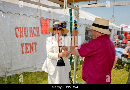 Schauspielerin Penelope Keith President von den den Süden von England Agrargesellschaft Touren 2013 südlich von England zeigen. Stockfoto