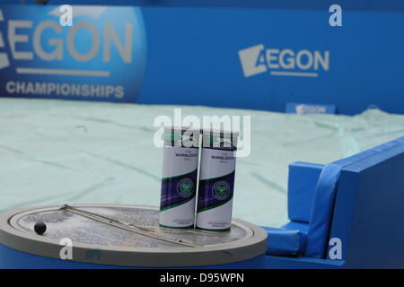 London, England. 12. Juni, 13. Regen Sie verzögert auf Tag 3 der The Aegon Championships von der The Queen Club in West Kensington. Stockfoto