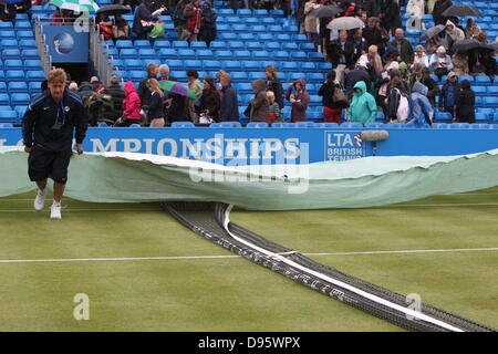 London, England. 12. Juni, 13. Regen Sie verzögert auf Tag 3 der The Aegon Championships von der The Queen Club in West Kensington. Stockfoto
